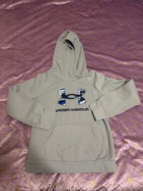 💥 KIDS Under Armour Hoodie with Camo Details (stains)